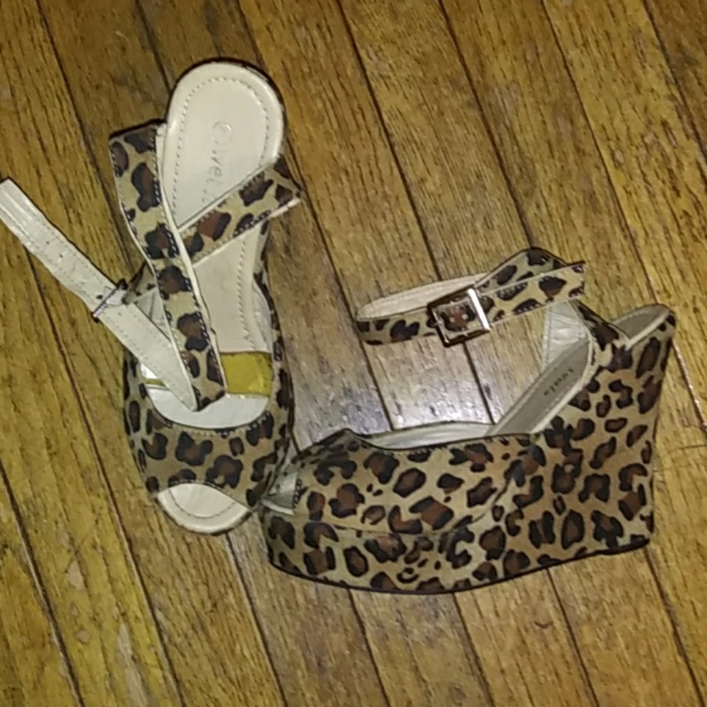 COPY - 👠 WET SEAL women's platform wedges size 7